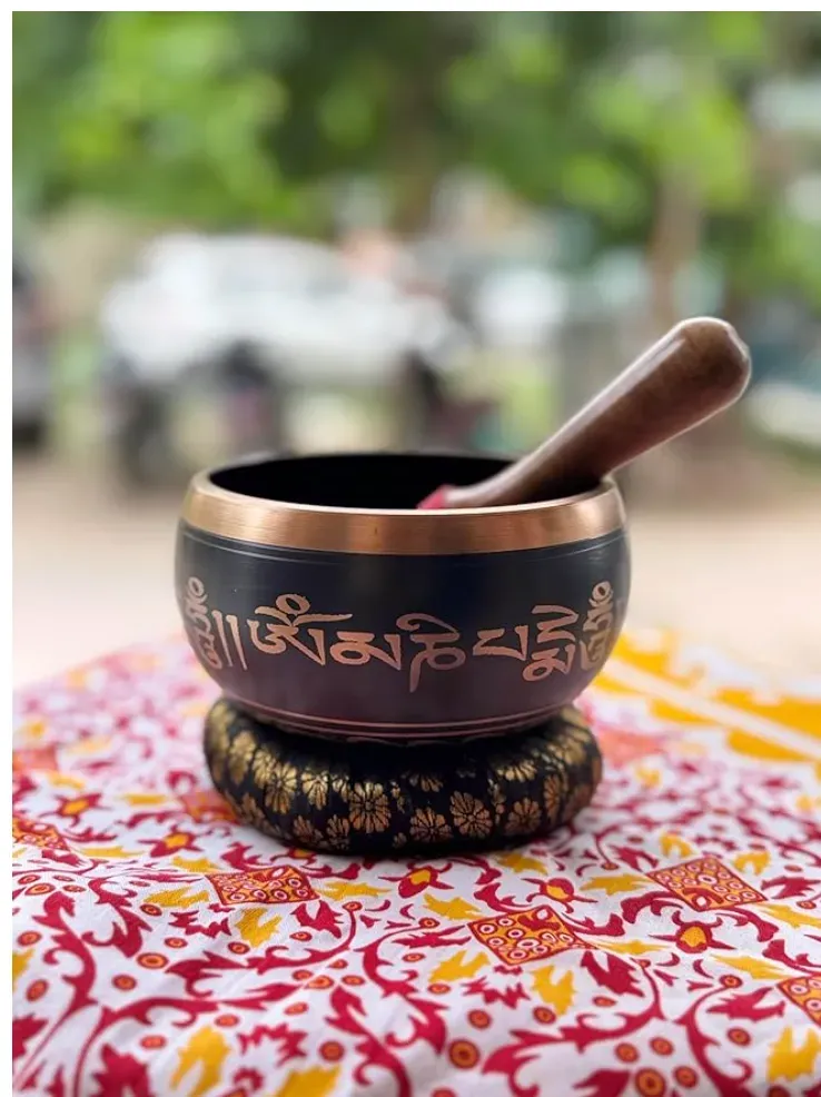 VYOGEETA Handmade Tibetan Singing Bowl – 10 cm Brass Prayer Bowl with Om Mani Mantra for Meditation, Yoga, Sound Healing, Relaxation & Stress Relief